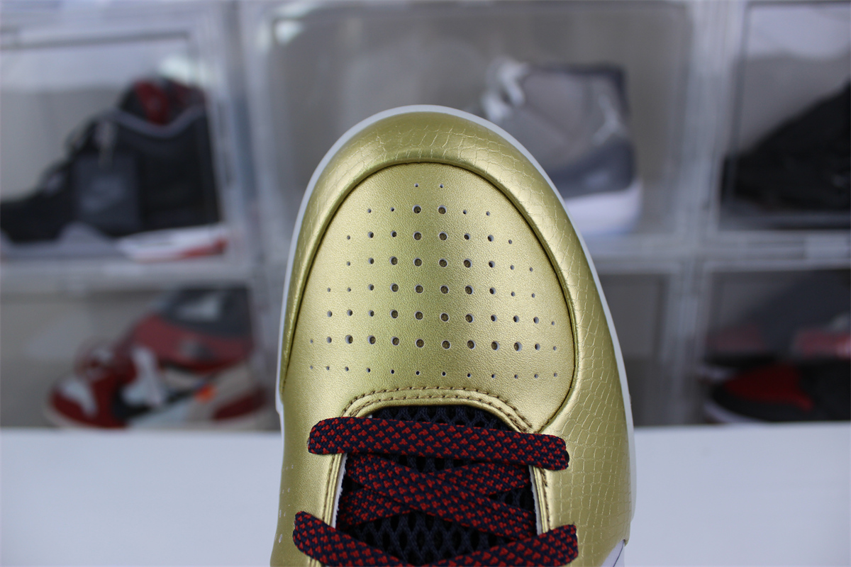GOAT Nike Kobe 4 Protro “Gold Medal”
