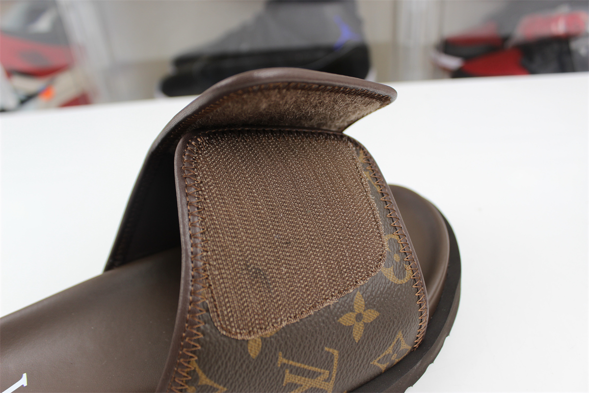 LV Loupe Vulttou Miami Slide Brown