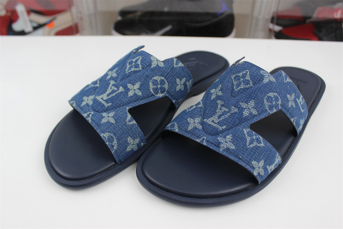 l**is V*t*n miami blue slides sc1203