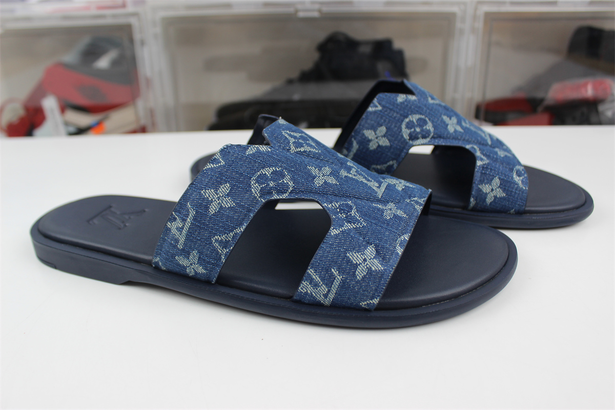 l**is V*t*n miami blue slides sc1203