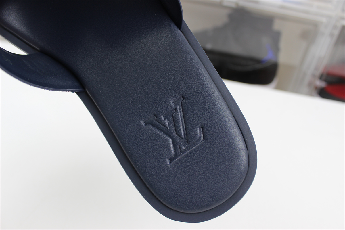 l**is V*t*n miami blue slides sc1203