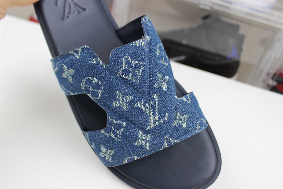 l**is V*t*n miami blue slides sc1203