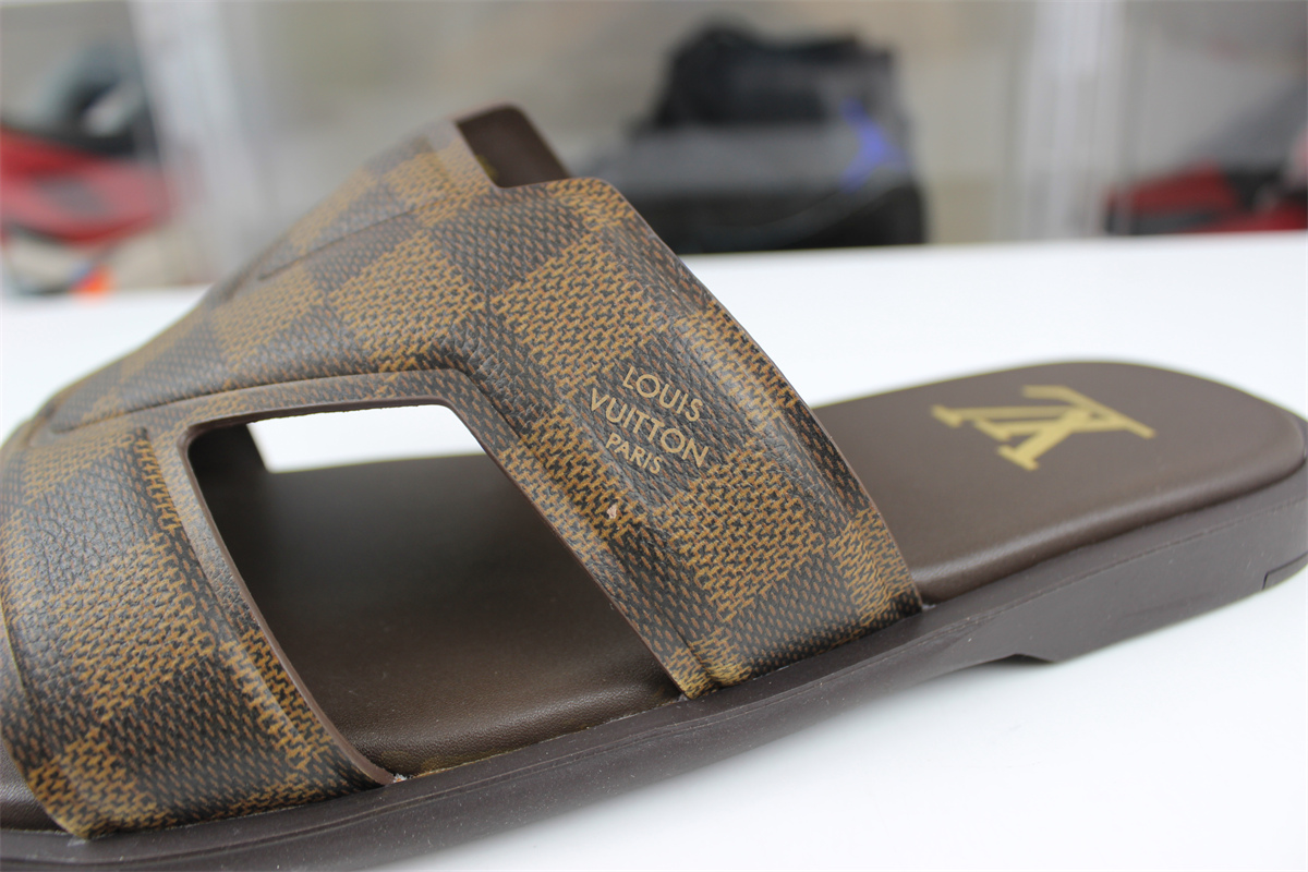 l**is V*t*n miami slide coffe colorway
