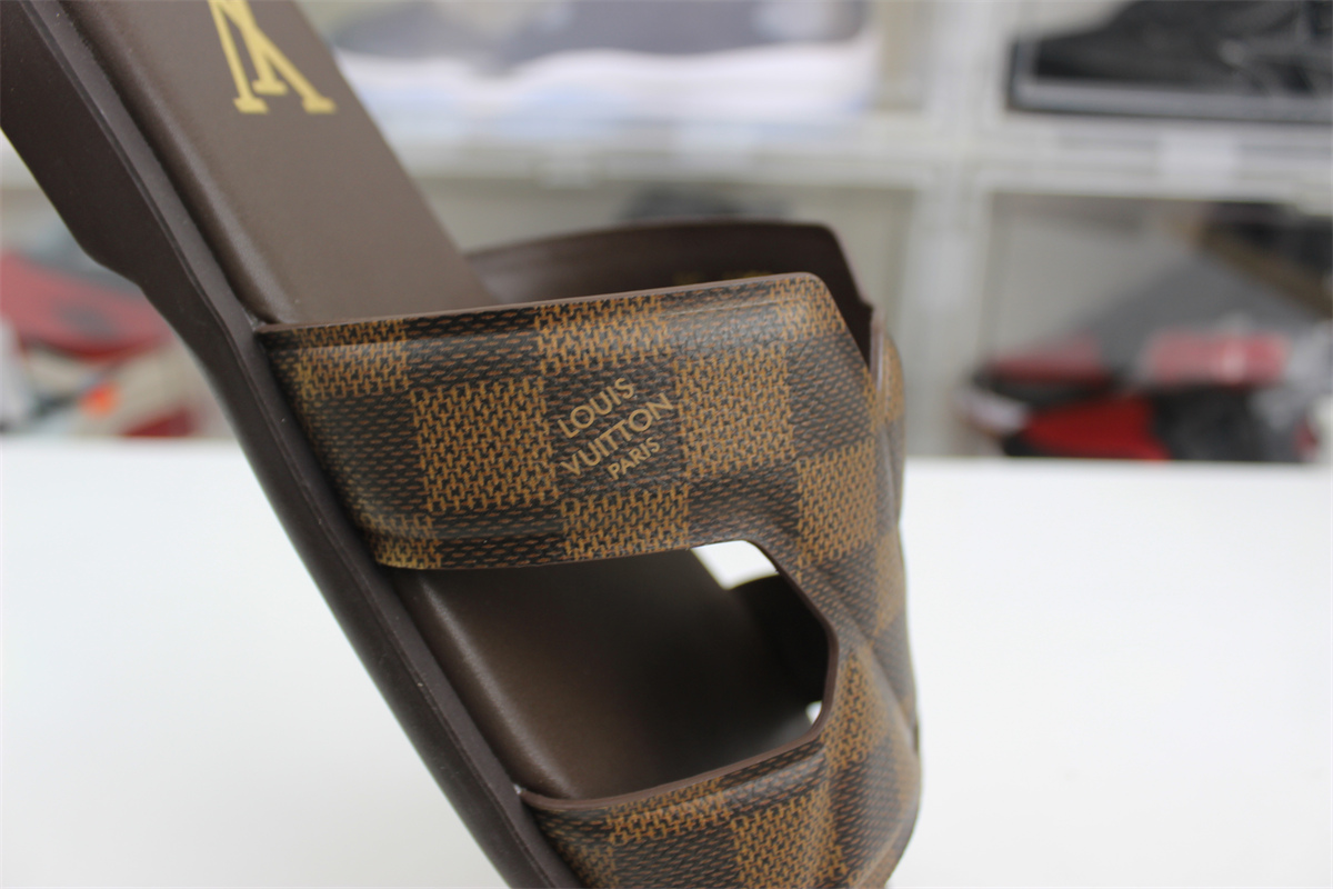 l**is V*t*n miami slide coffe colorway