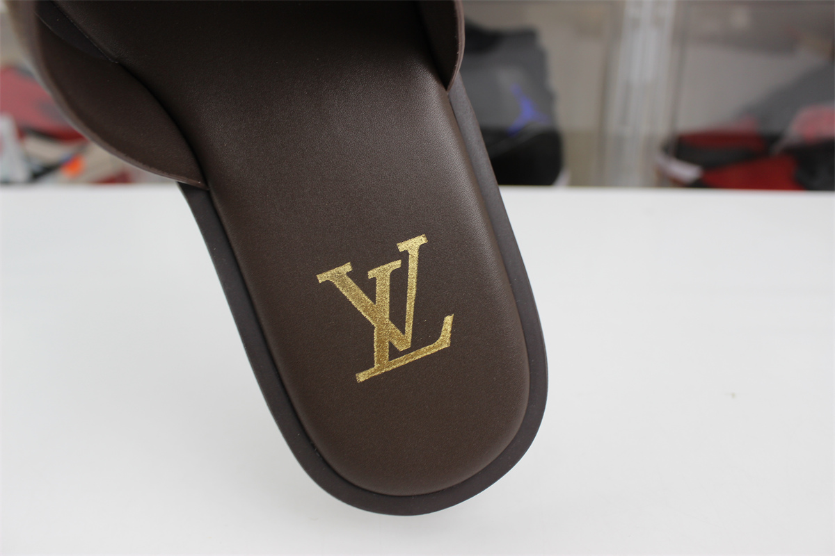 l**is V*t*n miami slide coffe colorway