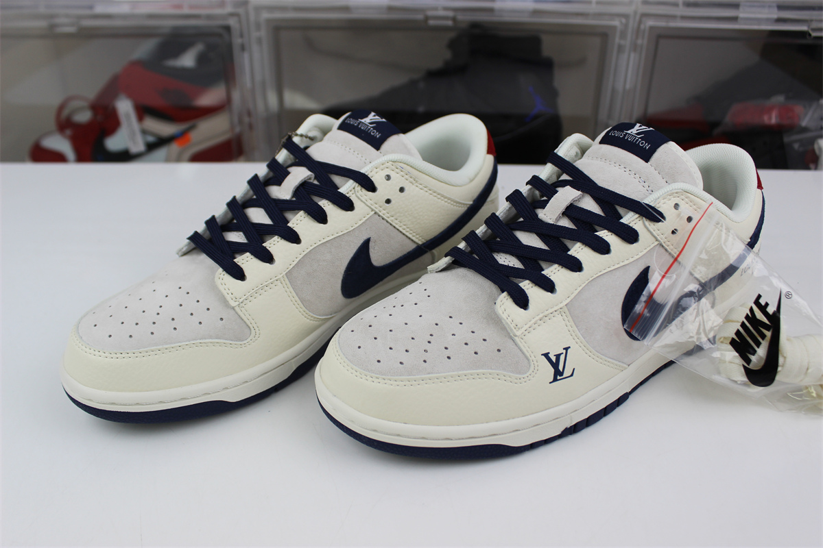 sb dunk low l**is V*t*n virgil night