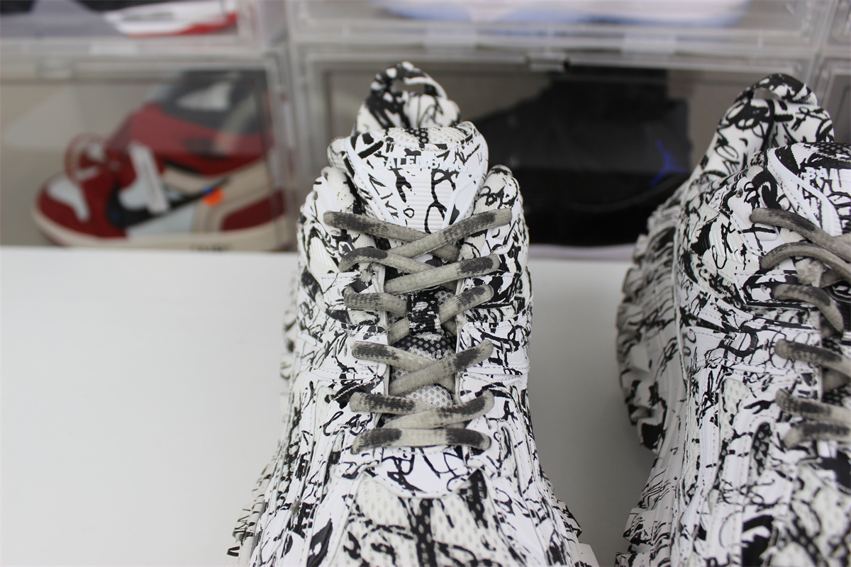 Ba*len*cia*ga track zebra tyre shape sneaker white black