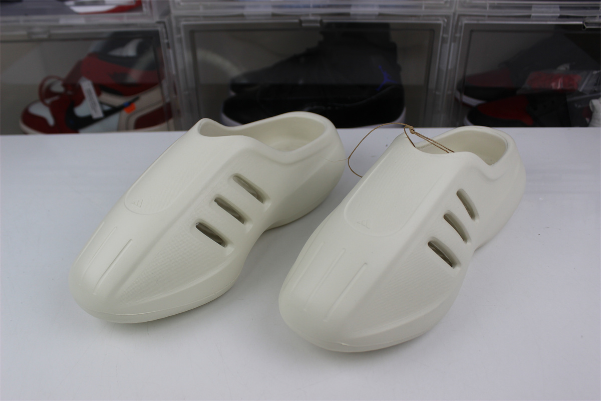 Ad*s iiinfinity slides pure white