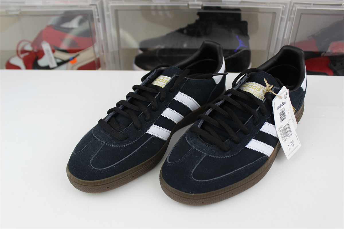 Ad*s handball spezil black white