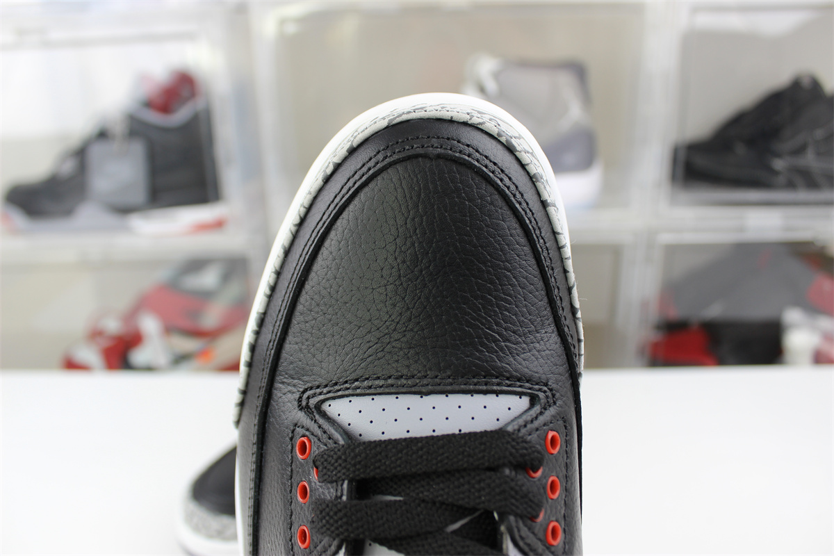 Air Jordan 3 OG “Black Cement”（2024）