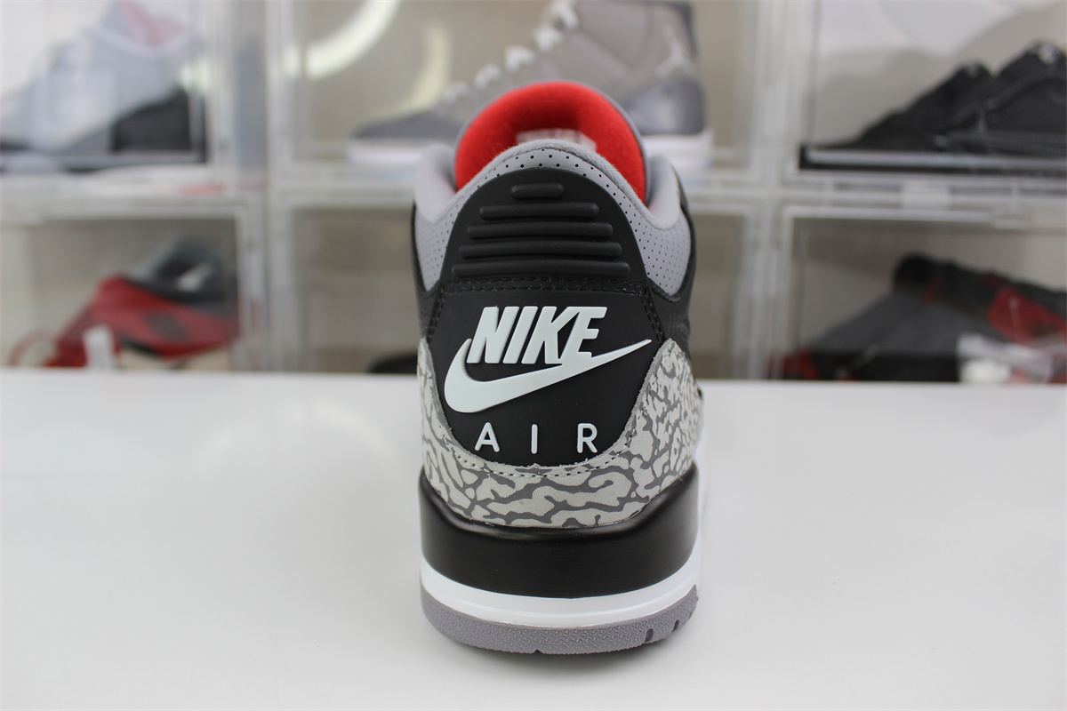 Air Jordan 3 OG “Black Cement”（2024）