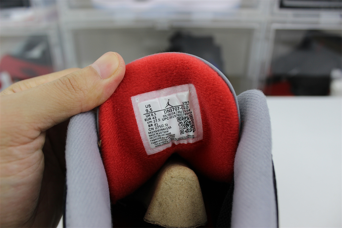 Air Jordan 3 OG “Black Cement”（2024）