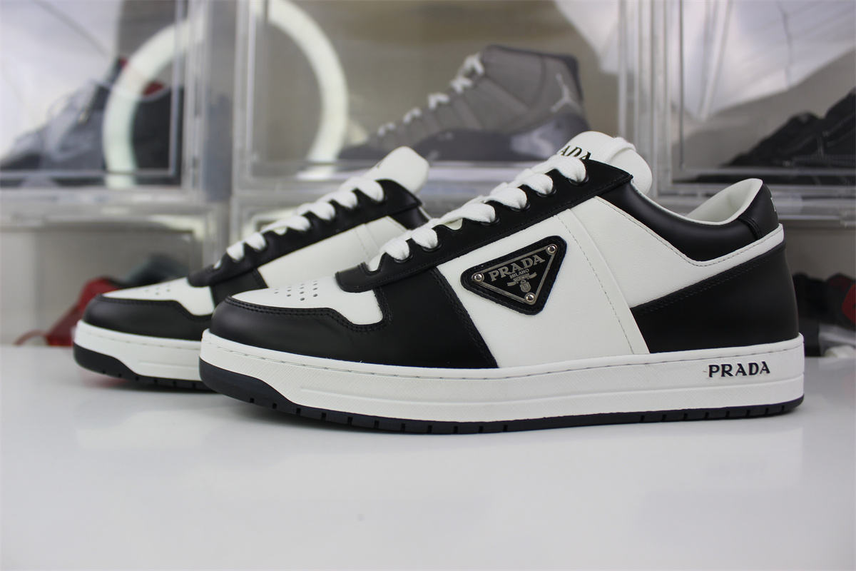Pra*a america’s cup black white panda