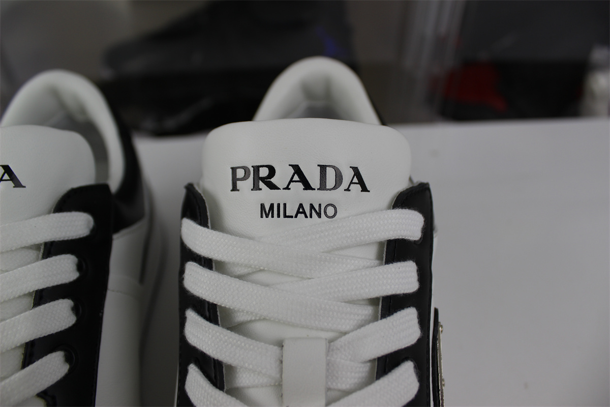 Pra*a america’s cup black white panda