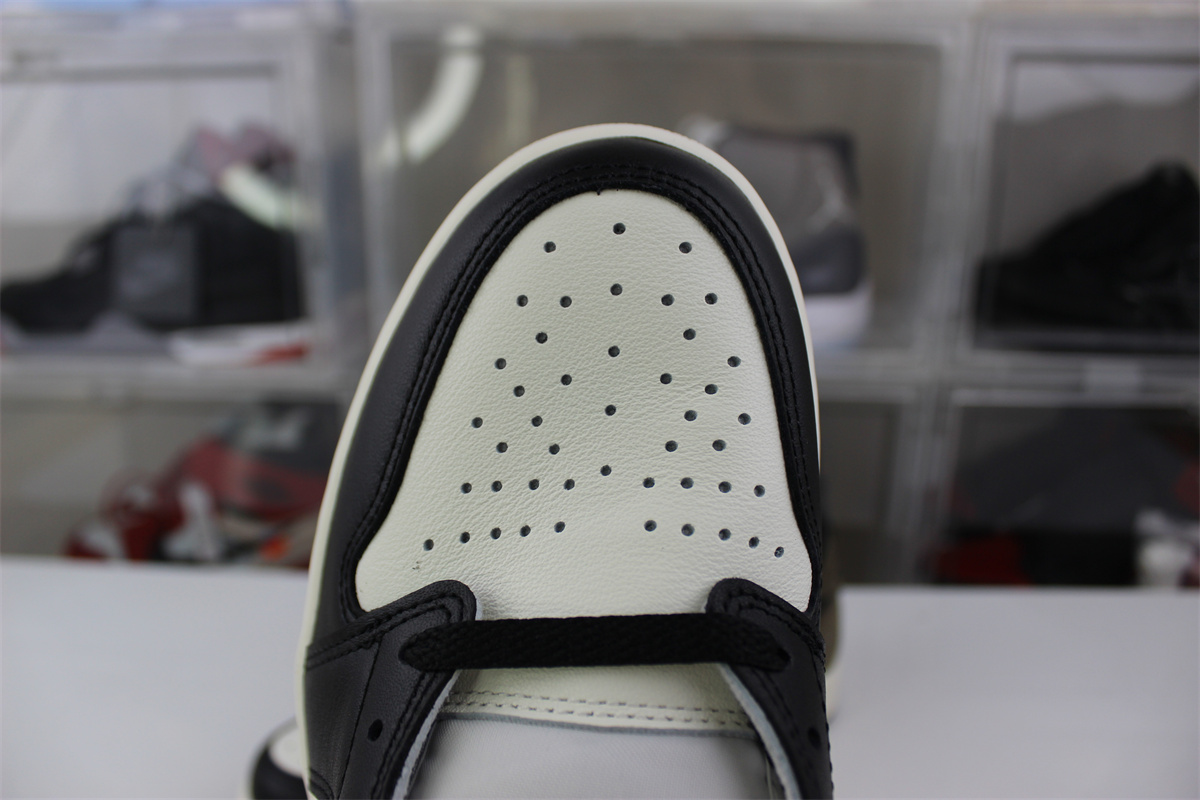 GOAT Air Jordan 1 Low OG “Mocha” 2024 version