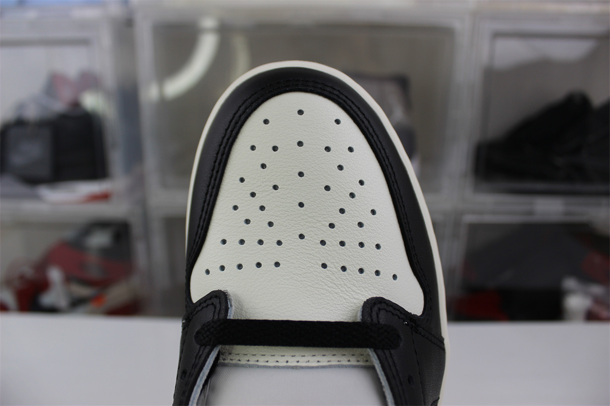 GOAT Air Jordan 1 Low OG “Mocha” 2024 version