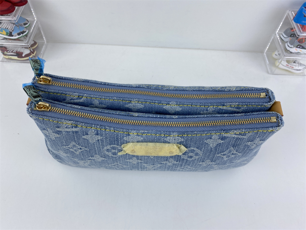 LV Pochette Monogram Blue (24.5x13.5x6.5cm)