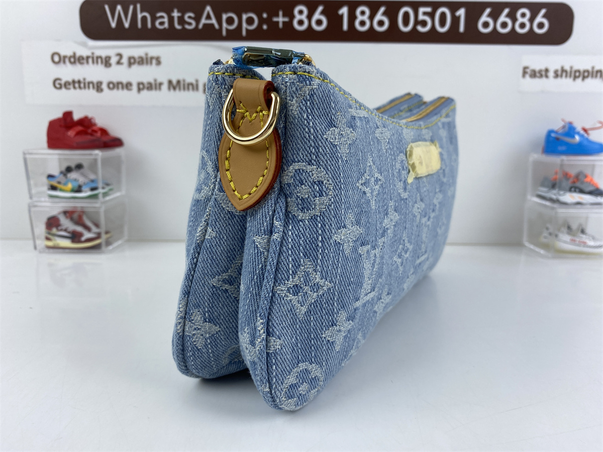 LV Pochette Monogram Blue (24.5x13.5x6.5cm)
