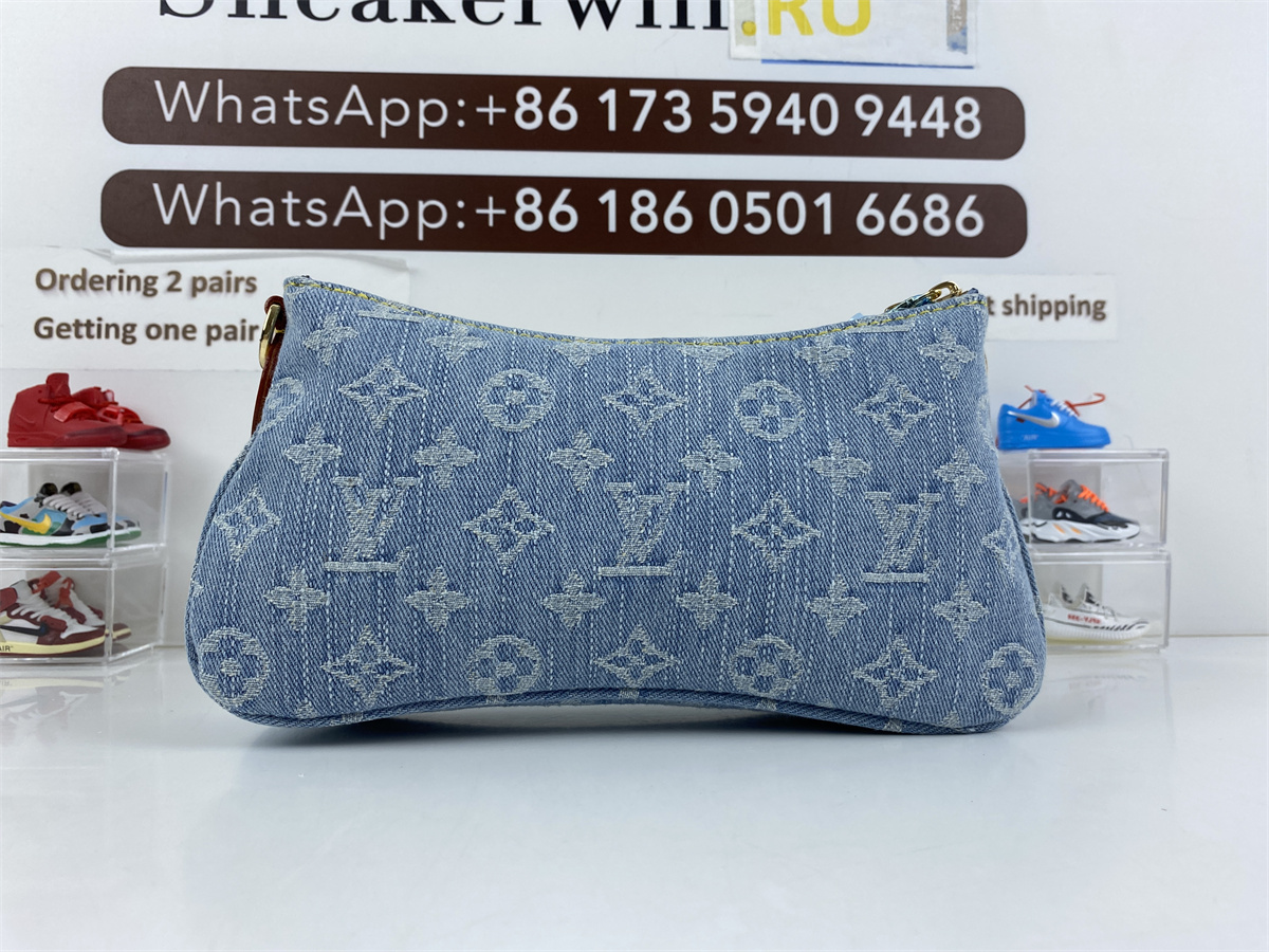 LV Pochette Monogram Blue (24.5x13.5x6.5cm)