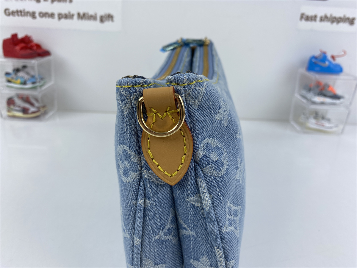 LV Pochette Monogram Blue (24.5x13.5x6.5cm)