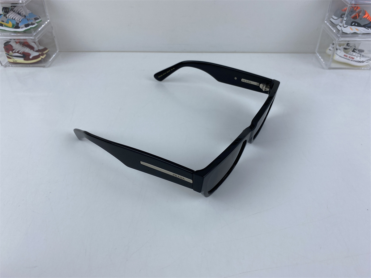 Pra*a sunglasses