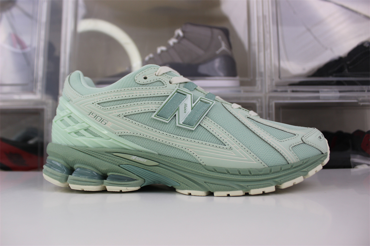 New Balance 1906R 