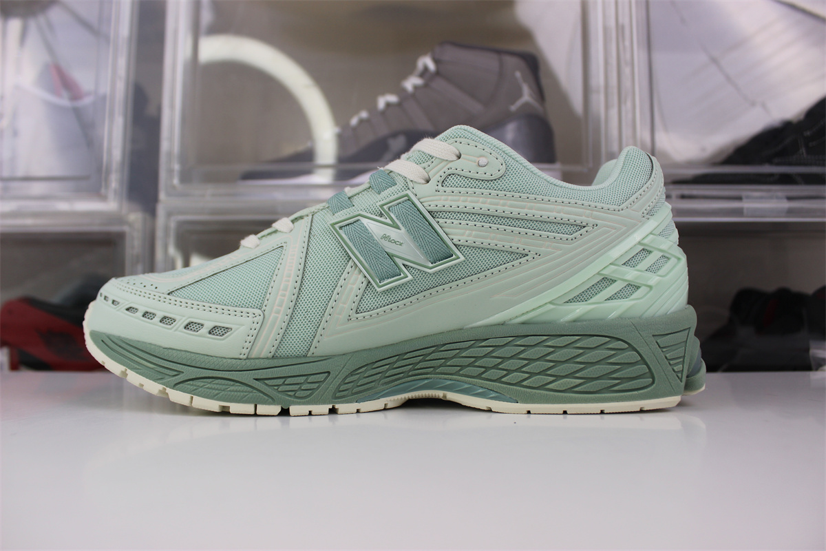 New Balance 1906R 
