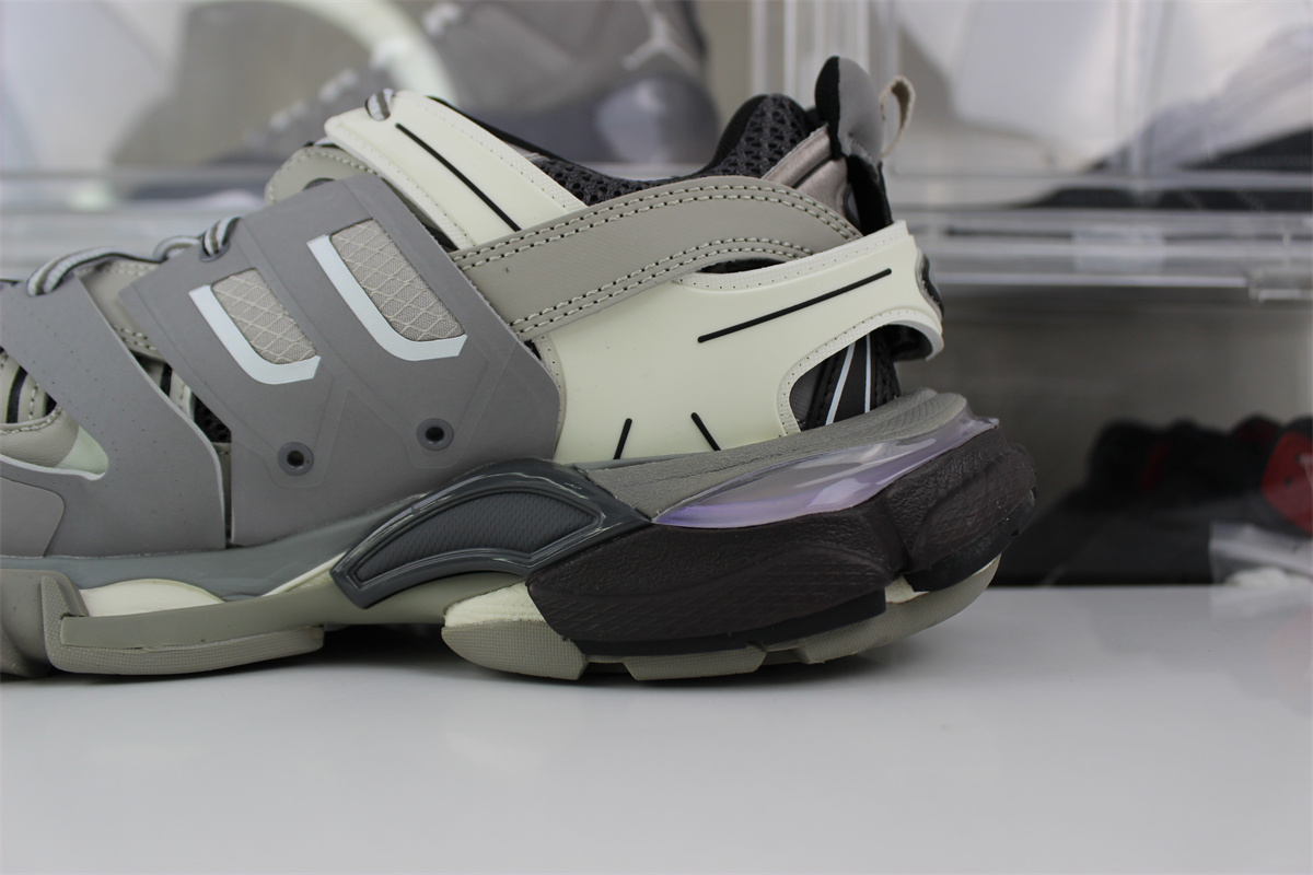 Ba*len*cia*ga track grey led