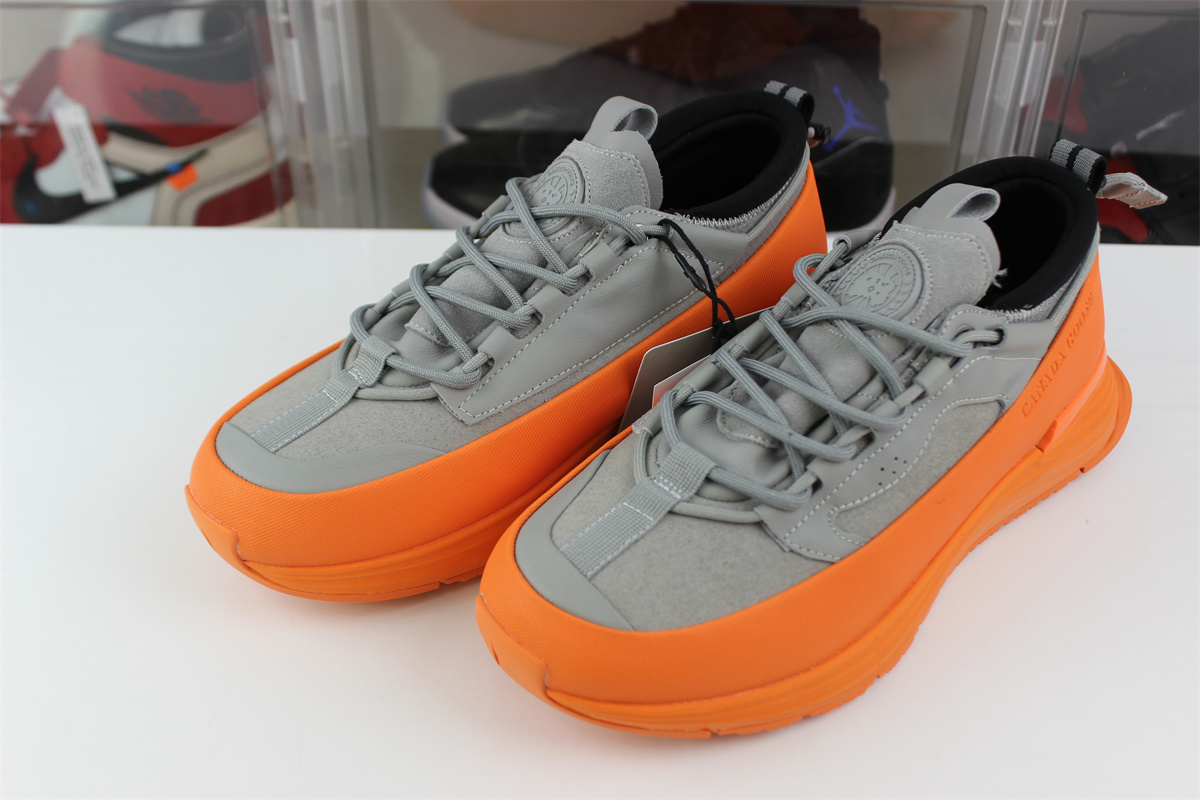 Can*a Go*e glacier trail sneaker grey orange