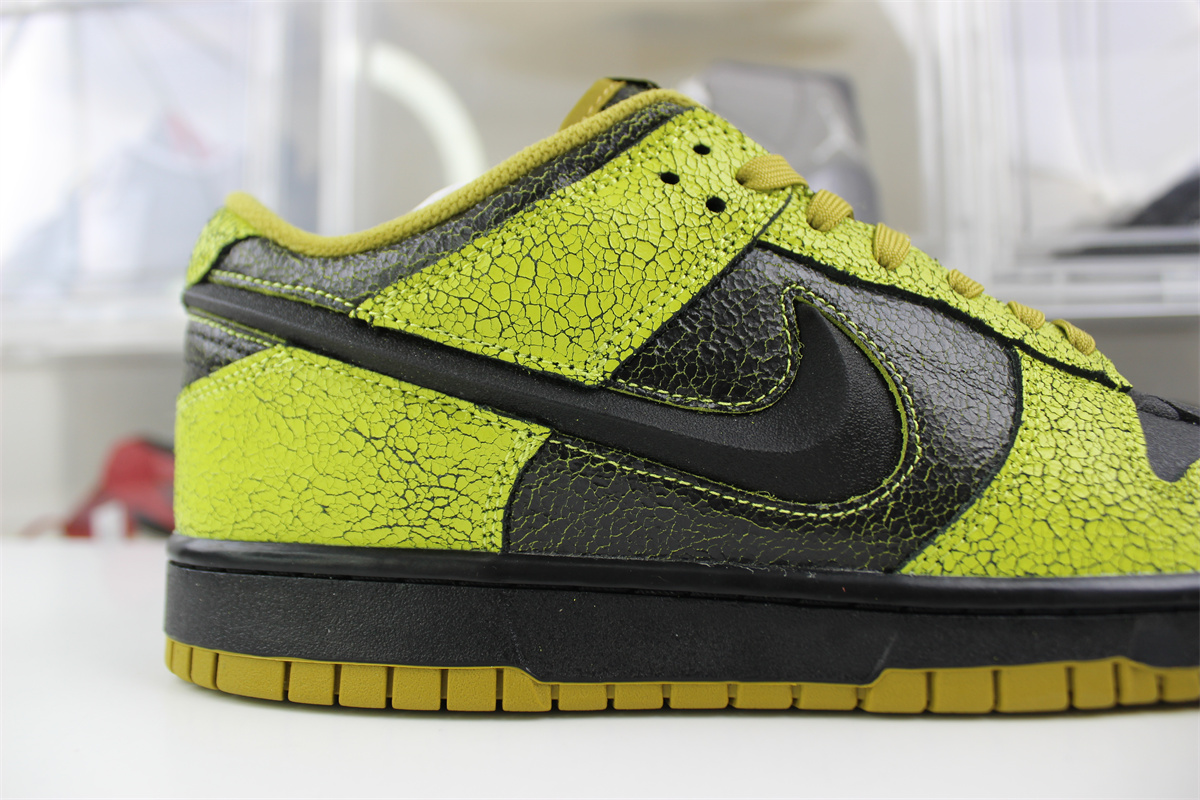 Nike Dunk Low “Halloween”