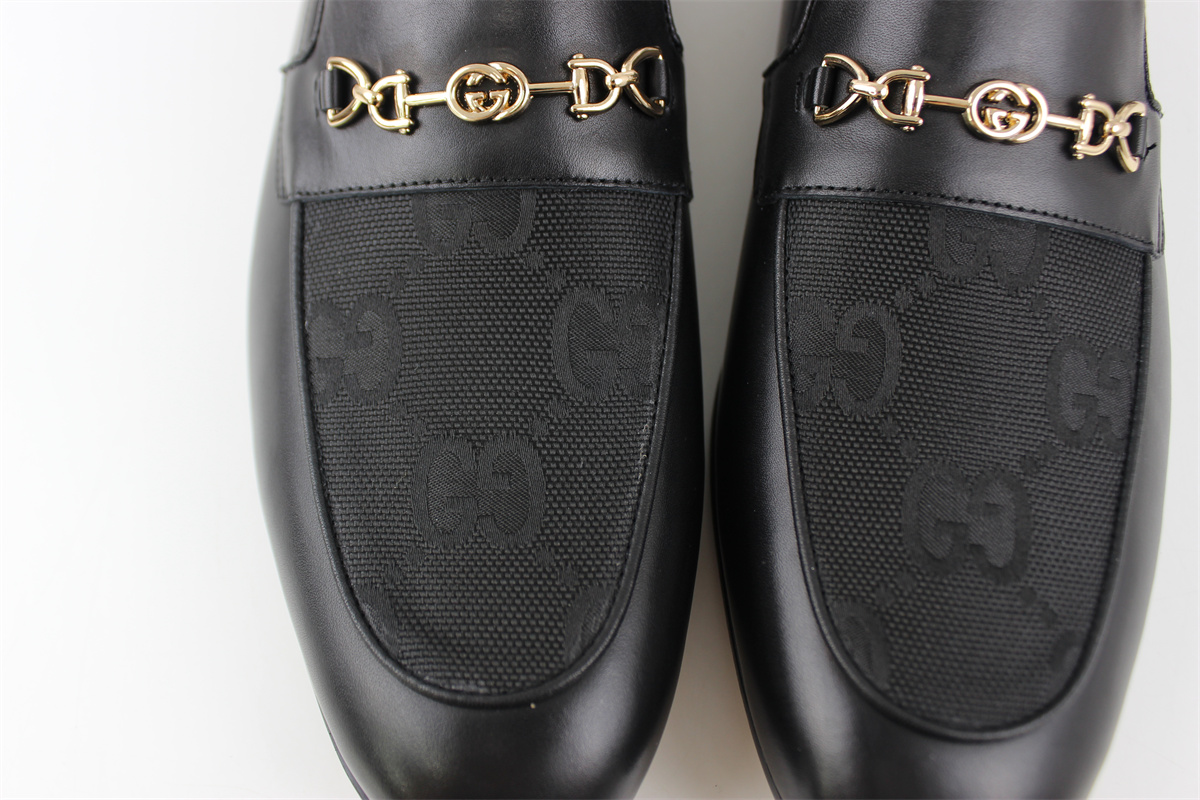 G*u*i shoes black with gold metal