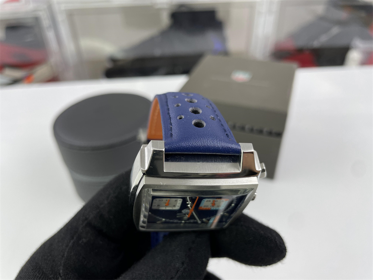 Tiger Heuer Monaco mens watch Battery movement