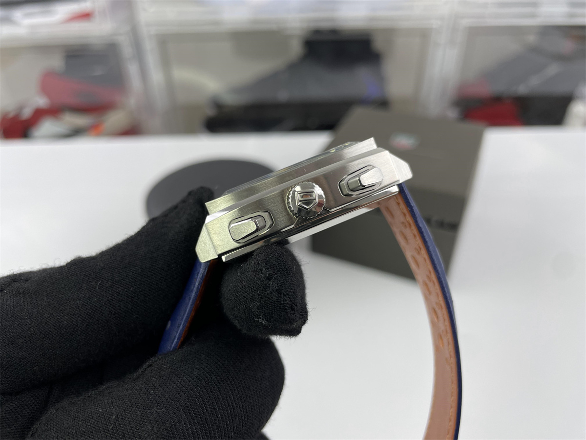 Tiger Heuer Monaco mens watch Battery movement