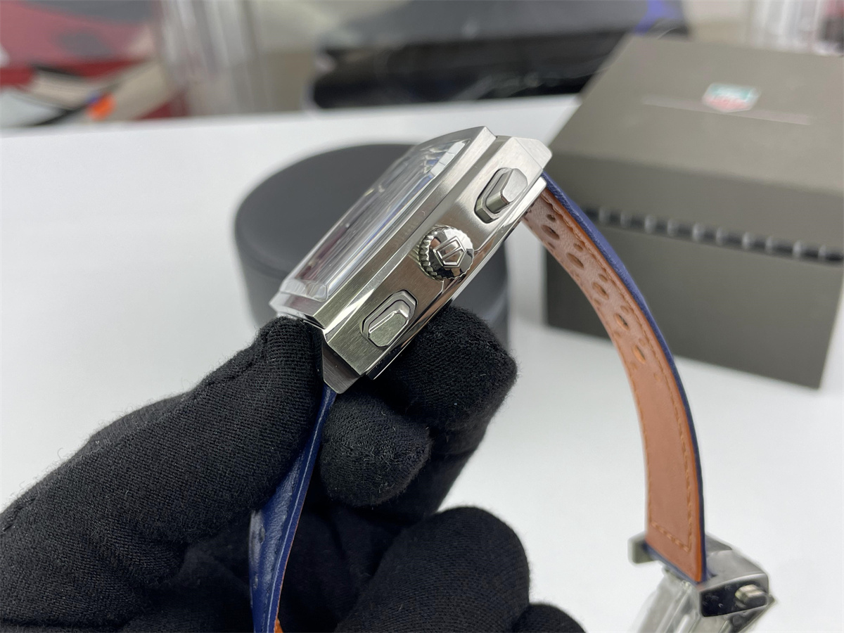 Tiger Heuer Monaco mens watch Battery movement