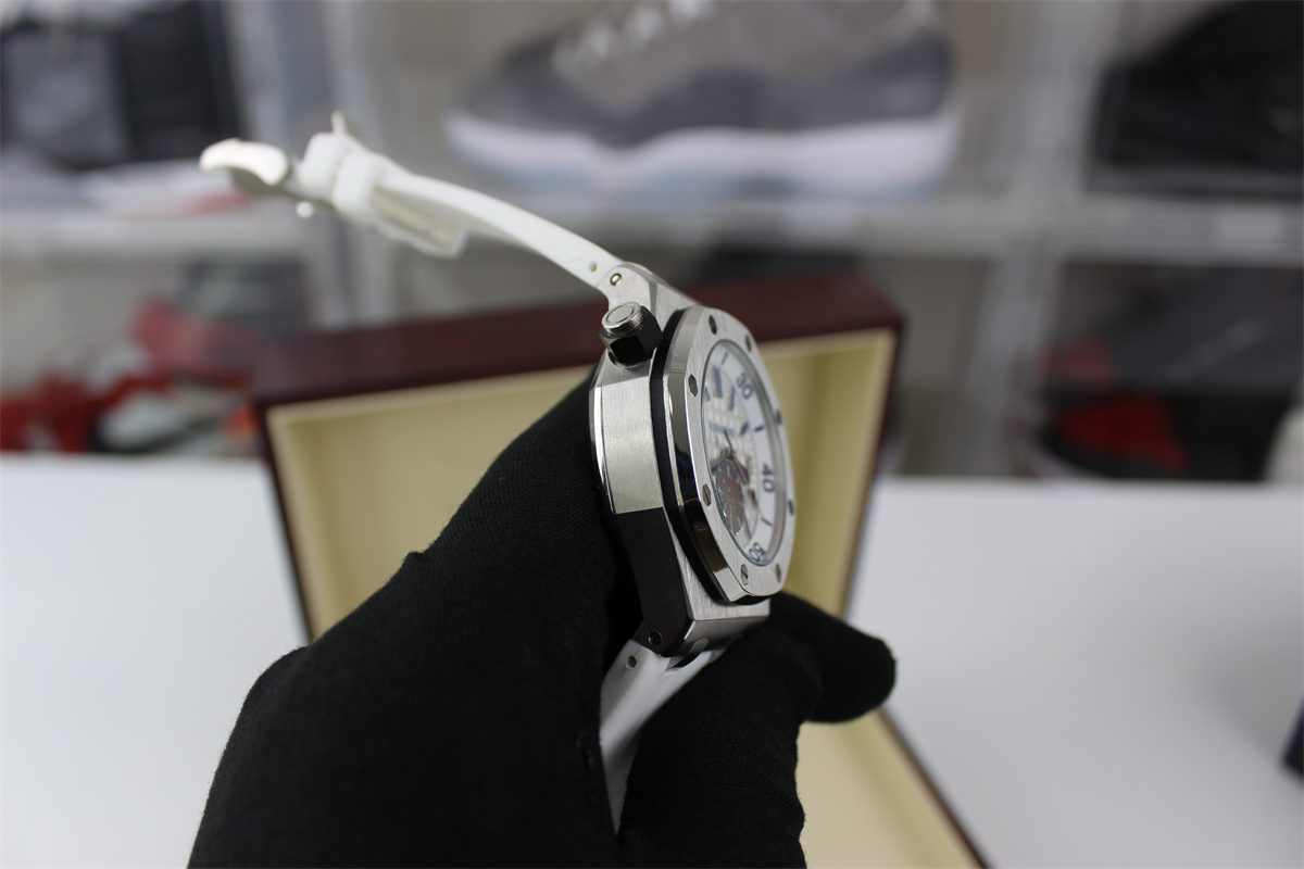 AP Audemars Piguet White Watch (42 x 14mm)