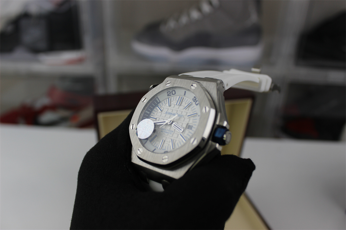 AP Audemars Piguet White Watch (42 x 14mm)
