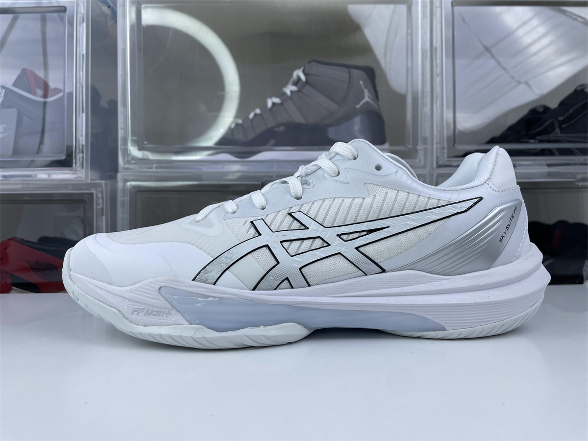 As*ic*s As*ic*s pure white silver
