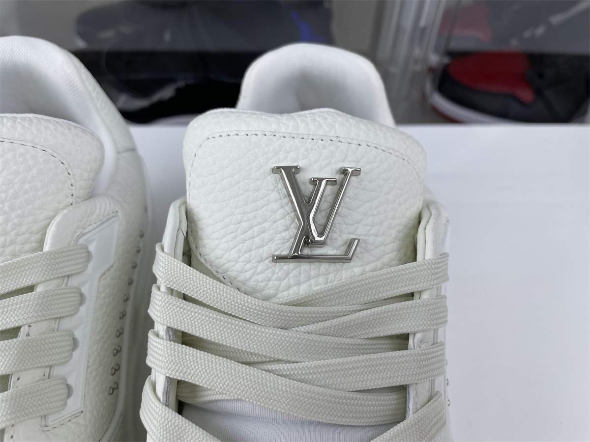 l**is V*t*n lv trainer #54 pure white