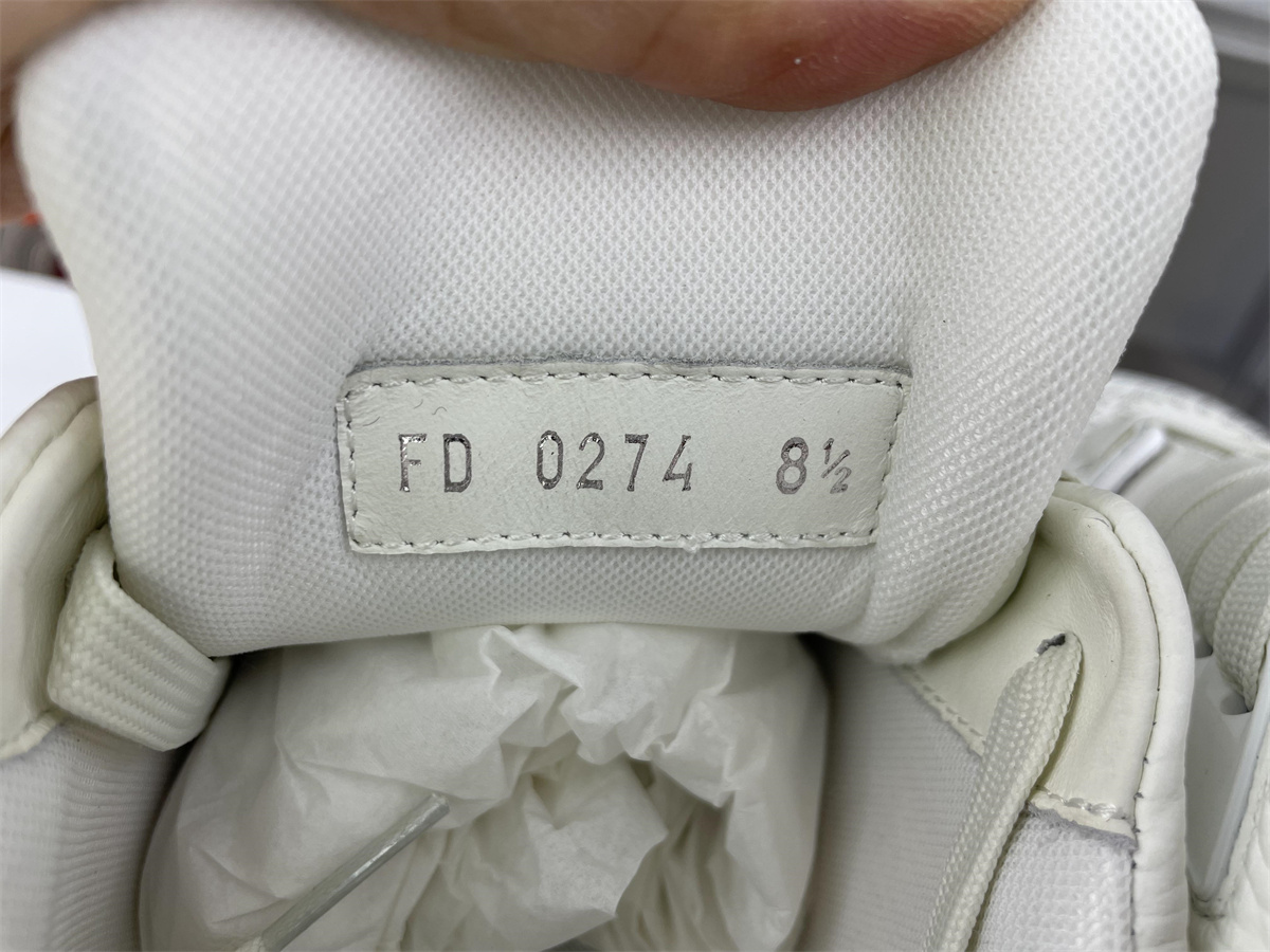 l**is V*t*n lv trainer #54 pure white