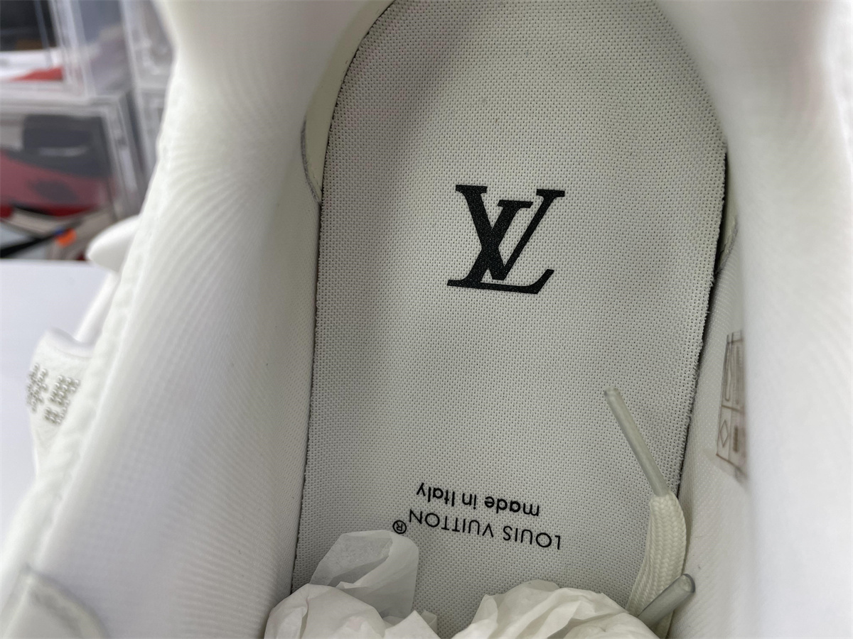 l**is V*t*n lv trainer #54 pure white