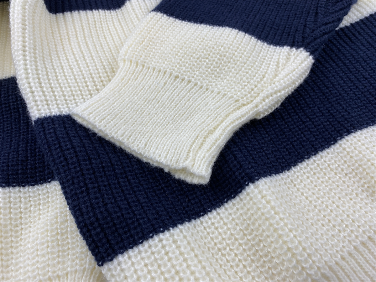 Ce**e clean fit  white blue sweater