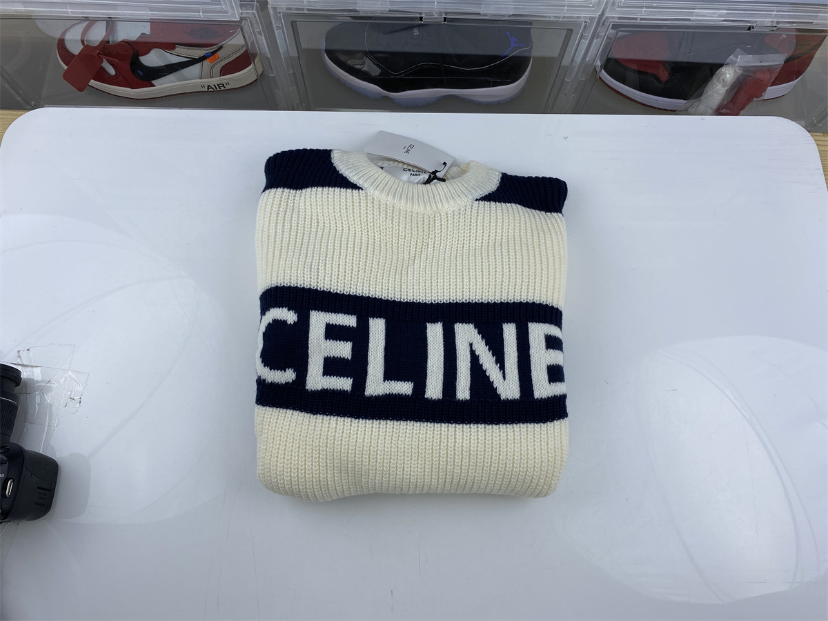 Ce**e clean fit  white blue sweater