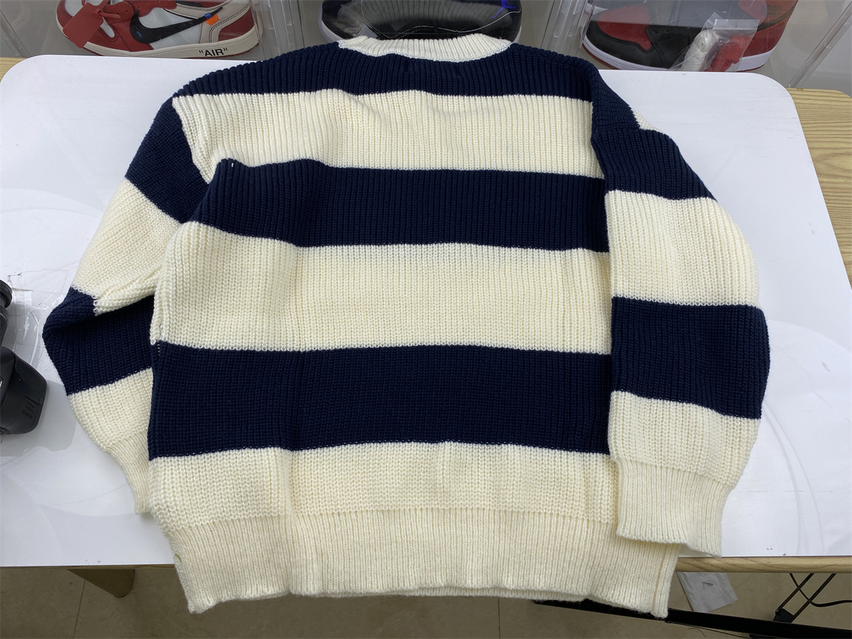 Ce**e clean fit  white blue sweater