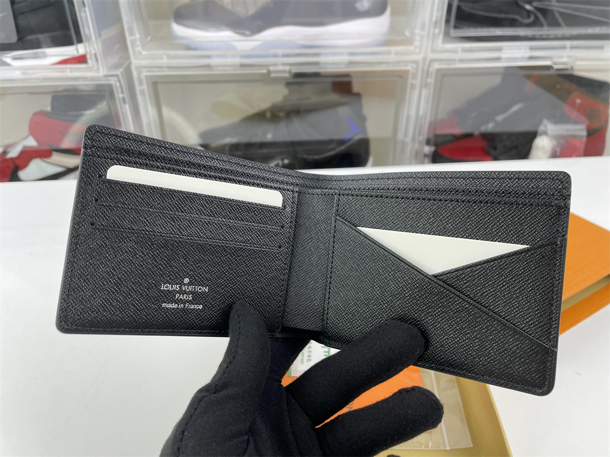 LV Multiple Black Wallet ( 11.5 x 9 x 1.5 cm)