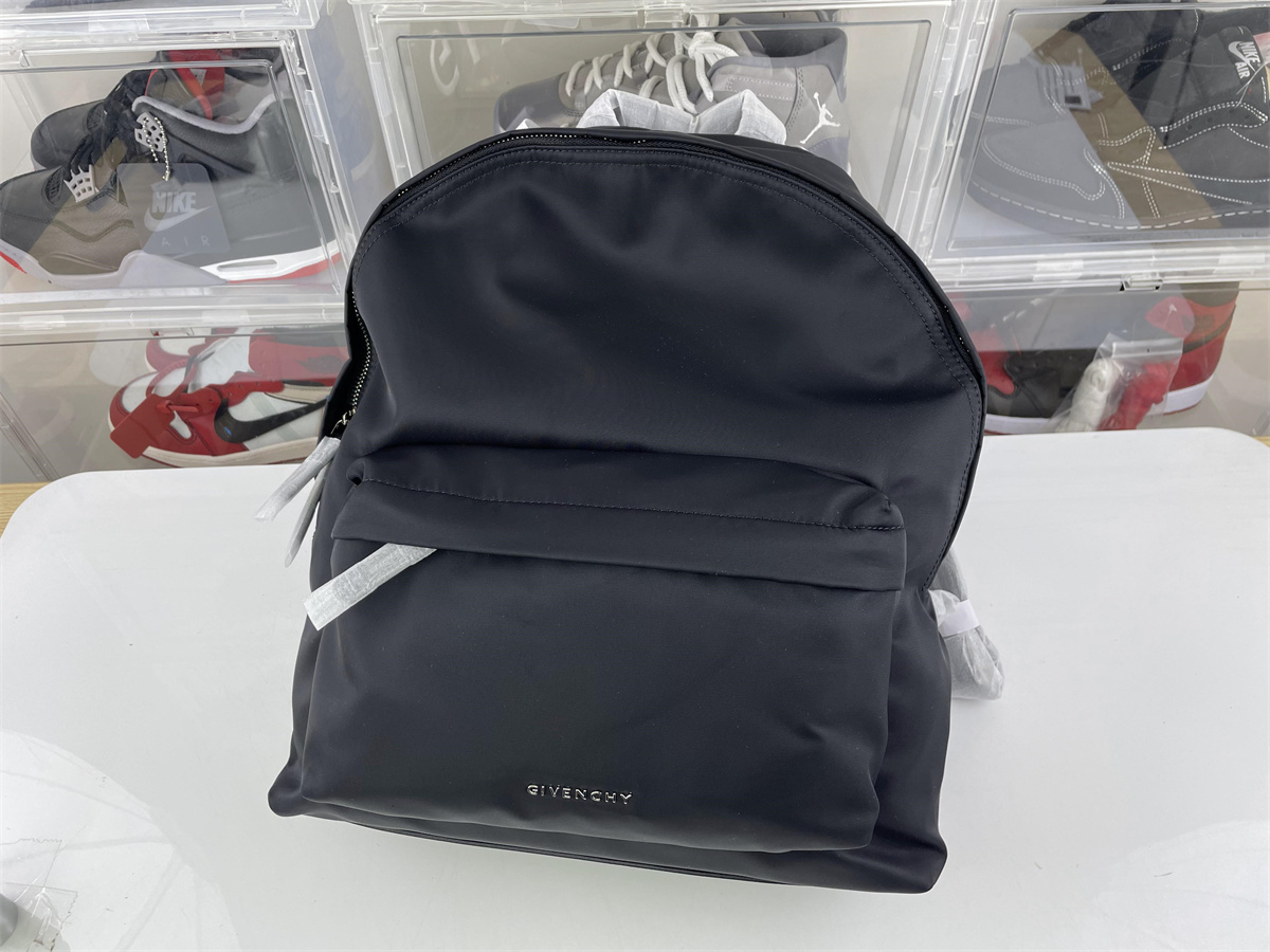 GIVENCHY BackPack ( 35 x 9 x 45cm)