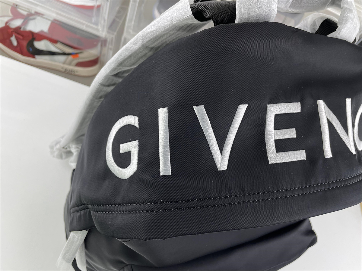 GIVENCHY BackPack ( 35 x 9 x 45cm)
