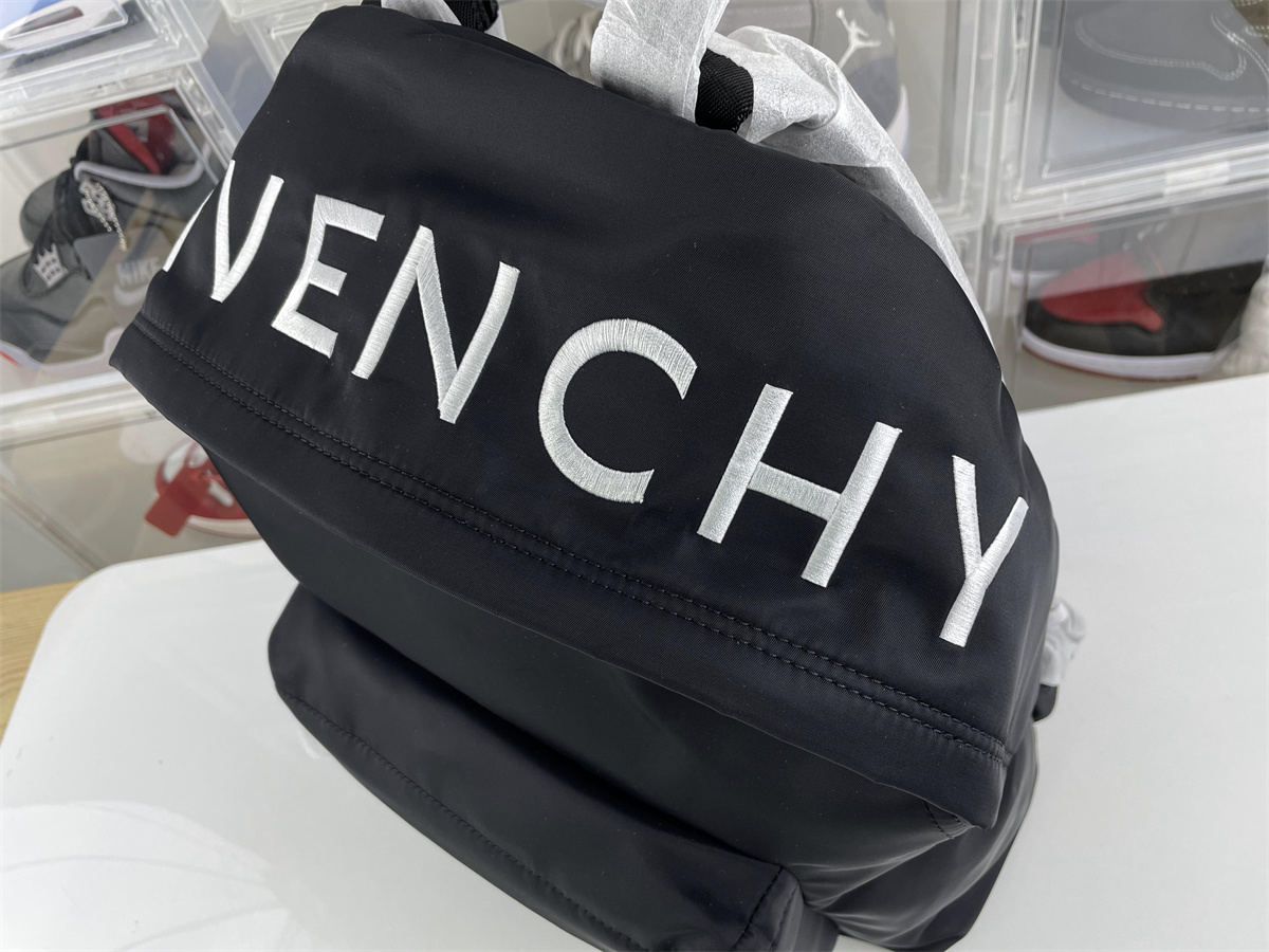 GIVENCHY BackPack ( 35 x 9 x 45cm)
