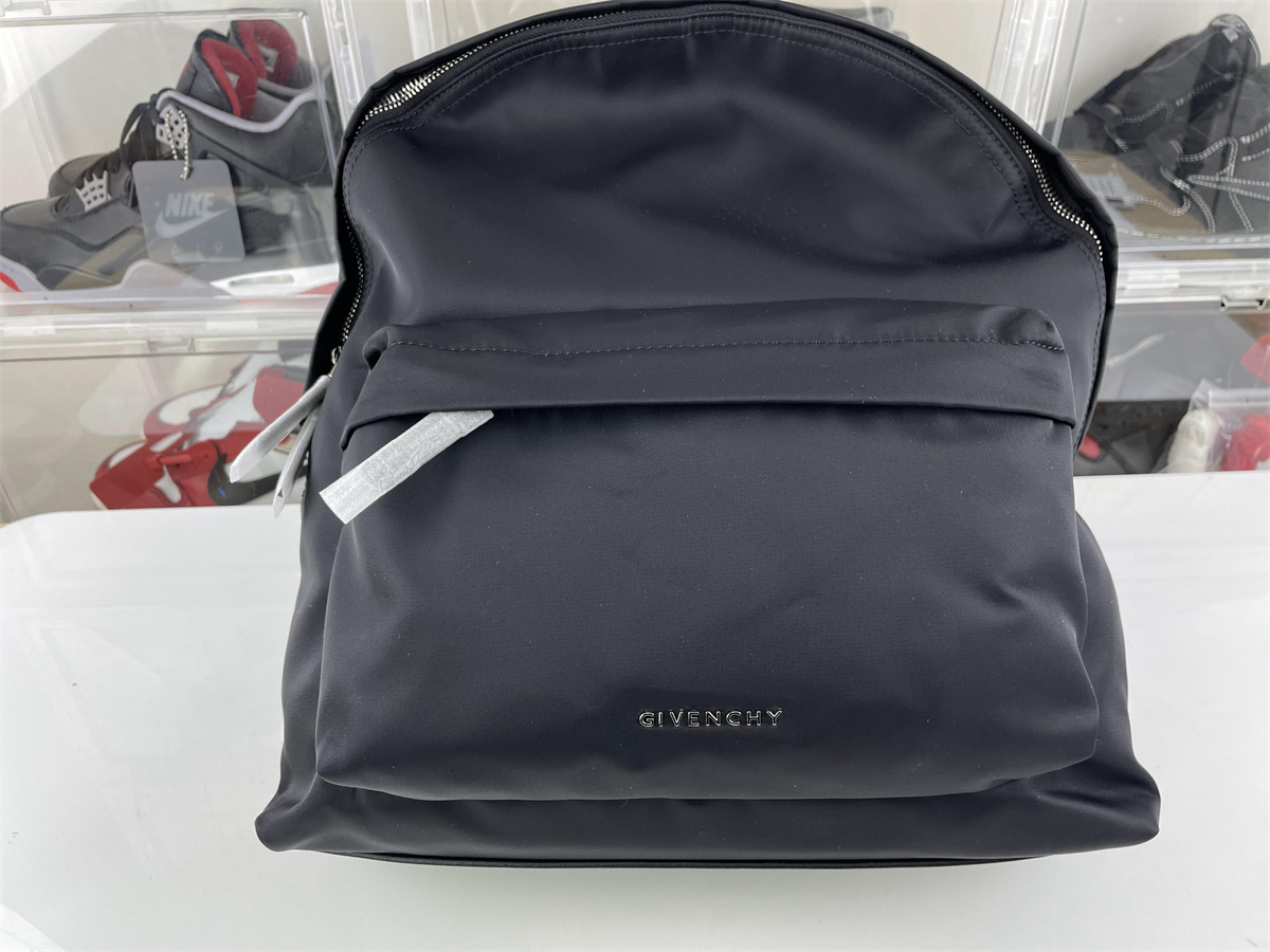 GIVENCHY BackPack ( 35 x 9 x 45cm)