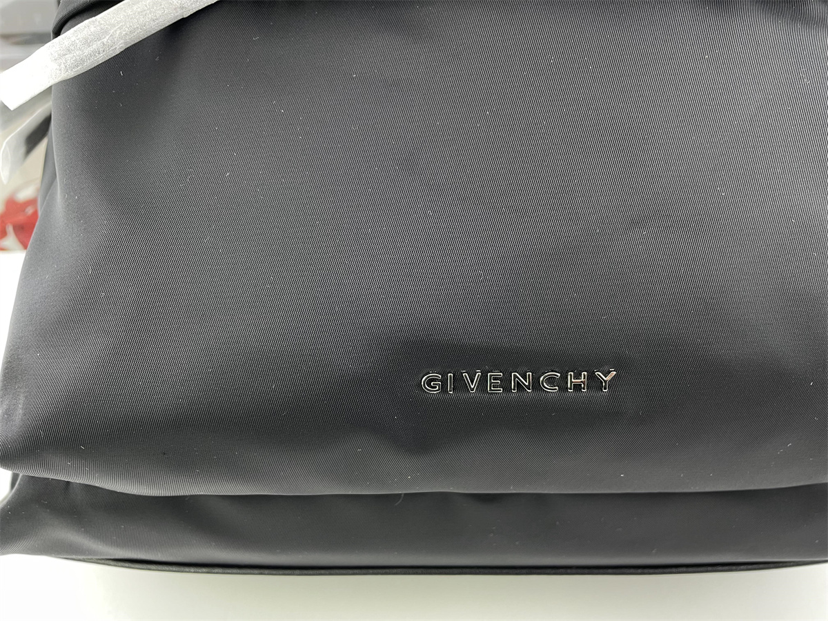 GIVENCHY BackPack ( 35 x 9 x 45cm)