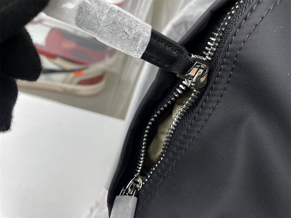 GIVENCHY BackPack ( 35 x 9 x 45cm)